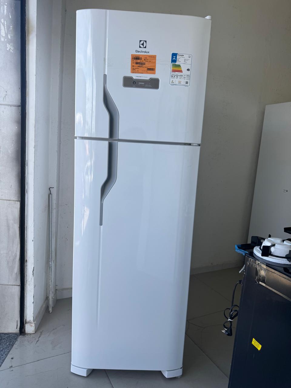 Geladeira / Refrigerador Electrolux Frost Free Duplex DFN41, 371 Litros